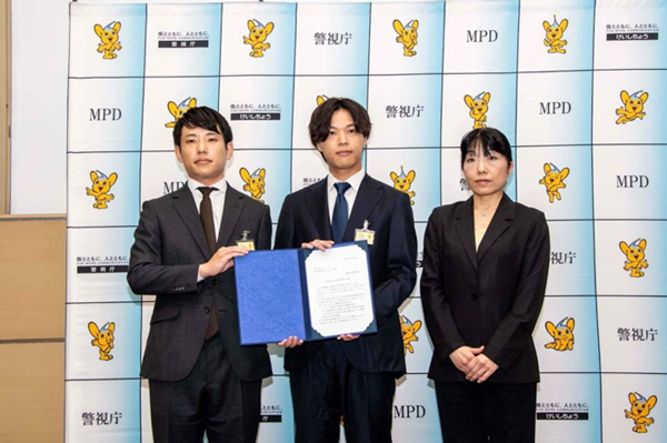 左 代表理事:飯塚勇太 中央 代表理事:石橋準也 右 警視庁生活安全部長:青山彩子氏